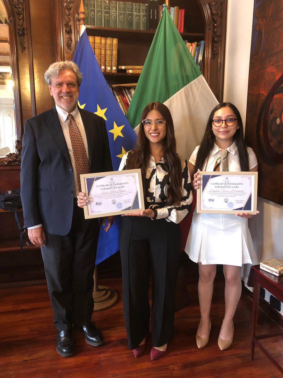 ¿Cómo es ser embajador? Estudiantes de RI pueden postularse en iniciativa 