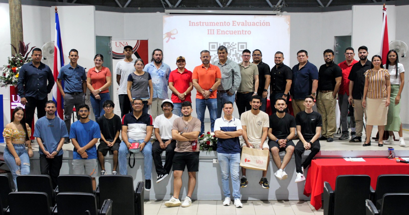 Sede Regional Brunca homenajea a sus egresados sello UNA