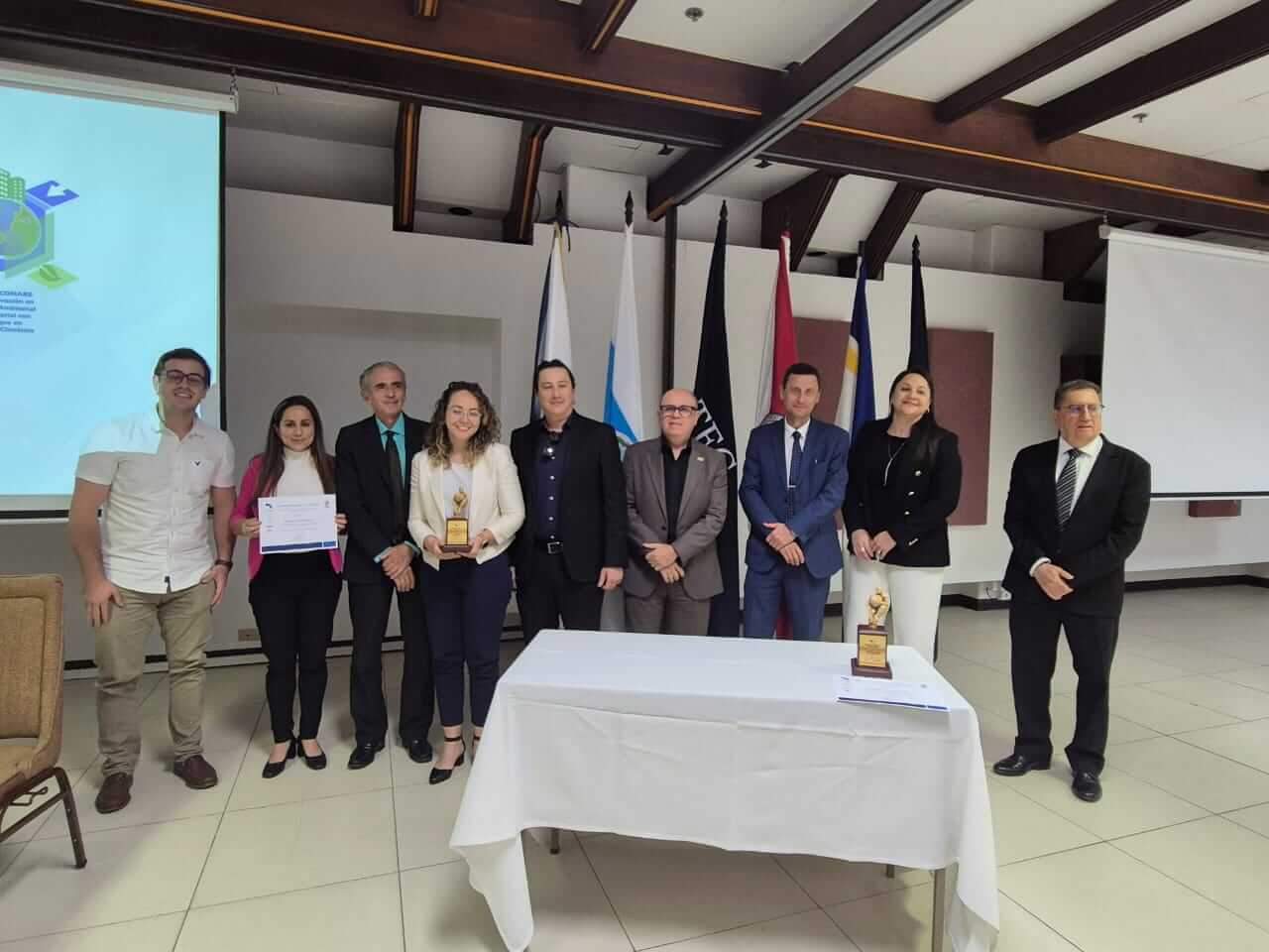 Entrega de Premio CONARE a la Innovación en Gestión Ambiental Empresarial con enfoque en Cambio Climático 
